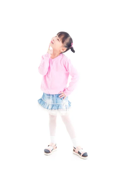 Malá Asijská dívka stála a vzhlížel s úsměvem — Stock fotografie