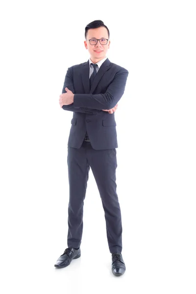Volledige lengte van knappe Aziatische zakenman dragen pak staande — Stockfoto