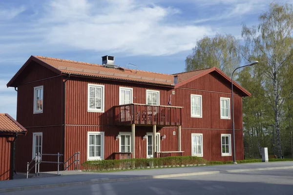 Vivienda Escandinava Clásica Villa Roja Con Cielo Azul — Foto de Stock