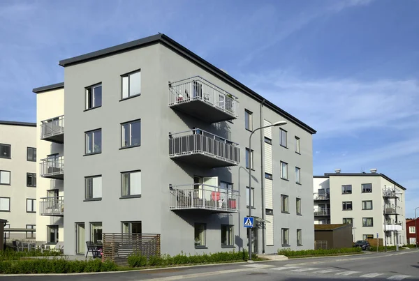 Moderne Mehrfamilienhäuser Mit Blauem Himmel — Stockfoto
