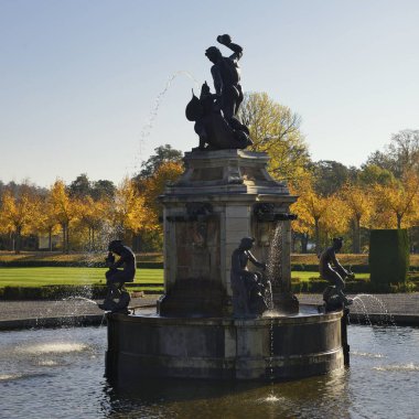 Herkül ejderha, bronz, 1590-94, Adrien de Vries, Drottningholm Kalesi Park Stockholm tarafından ihlal / İsveç.