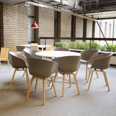 Bir boş cafeterita iç atış