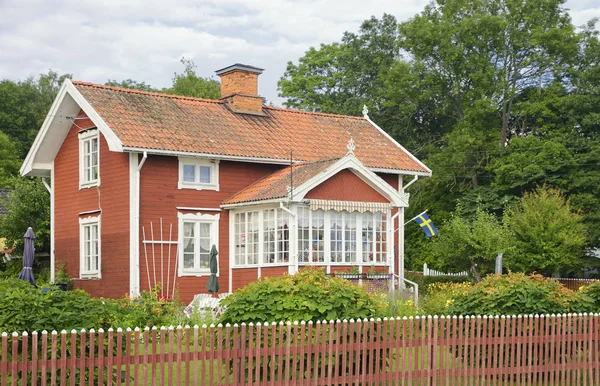 Zweedse Huisvesting Oud Huis Met Prachtige Tuin Zomer — Stockfoto