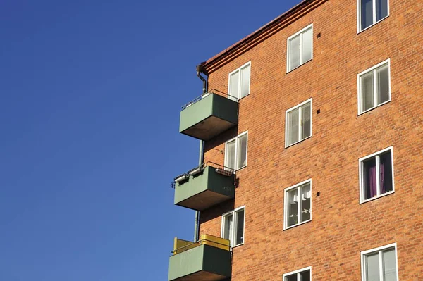 Casa Edificio Apartamentos Con Balcones Cielo Azul —  Fotos de Stock