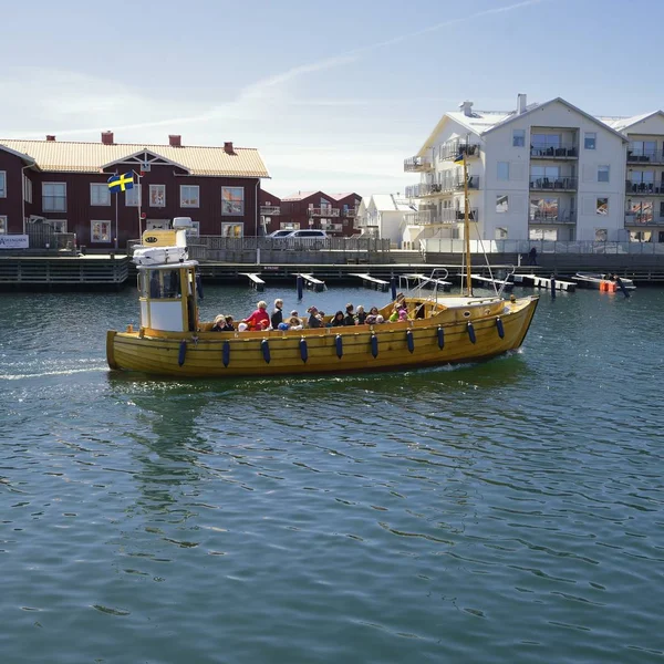 Smogen Schweden Mai 2019 Passagierschiff Mit Touristen lizenzfreie Stockbilder