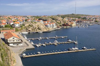 Kungshamn de balıkçı evleri güzel İsveç manzara görünümü