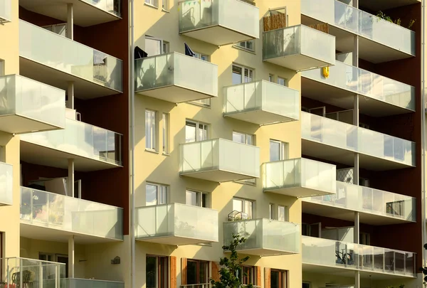 Nowoczesny Szwedzki Blok Mieszkalny Balkonem — Zdjęcie stockowe