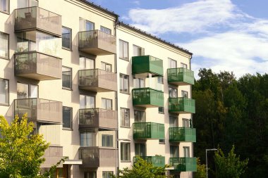 Balkonlu modern apartman bloğu