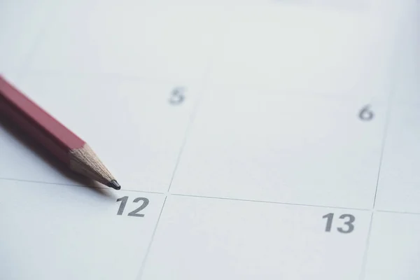 Primer Plano Del Organizador Calendario Lápiz Rojo Planificación Reuniones Negocios —  Fotos de Stock