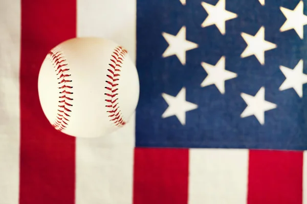 Baseball Mit Amerikanischer Flagge Hintergrund Nahaufnahme — Stockfoto