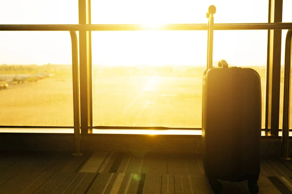 Nahaufnahme Von Koffer Oder Gepäck Mit Sonnenlicht Flughafen Reisekonzept — Stockfoto