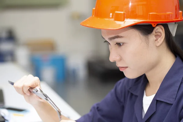 Jungingenieur Mit Dem Vernier Laborforschungskonzept — Stockfoto