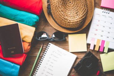 yeni bir yolculuk için bir Bagaj ve seyahat için uzun bir weeken ambalaj