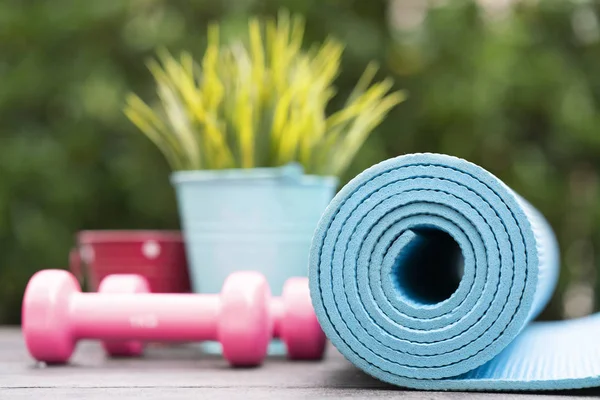 Dumbbell and yoga mat on table, fitness healthy and sport concep — Stock Photo, Image