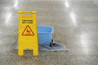 temizlik ilerleme dikkatli ve Ofiste ıslak zemin işareti, temizlik