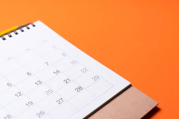 Chiusura Del Calendario Sullo Sfondo Del Tavolo Arancione Pianificazione Meeting — Foto Stock