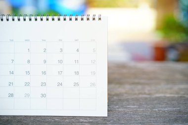 Ajanda, iş, organizasyon, yönetim çizelgesi, takvim konsepti için masadaki takvimi kapat.