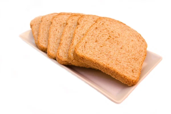 Куски Хлеба Цельнозерновой Муки Белом Фоне — стоковое фото
