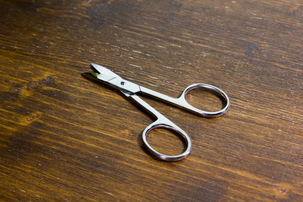 Manicure Schaar Een Houten Tafel Vanuit Close — Stockfoto