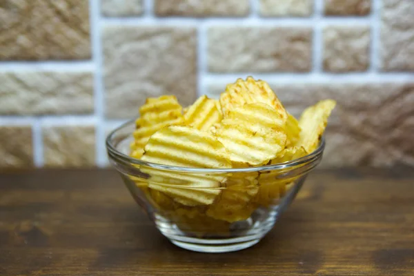 Corrugated Chips Bowl Wooden Table Viewed Close — Stock Photo, Image