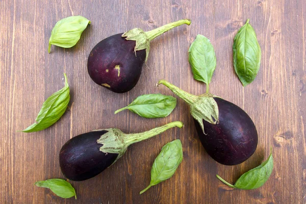 Aubergines Basil Leaves Wooden Table — Stock Photo, Image