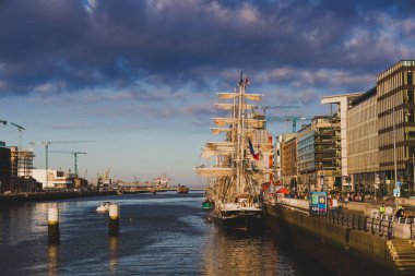 Dublin, İrlanda - 2 Haziran 2018: miras damarları Dublin Docklands için uzun boylu gemiler Regatta 2018 Liffey Nehri