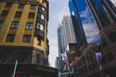 Sydney, Avustralya - 28 Aralık 2014: Pitt Sokağı Alışveriş bölgesi olarak Sydney Cbd mimarisinde