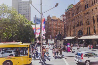 Sydney, Avustralya - 26 Aralık 2014: Sydney Cbd Belediye Binası ve Qvb sokaklarında