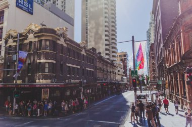 Sydney, Avustralya - 26 Aralık 2014: mimari, trafik ve yaya Sydney Cbd, sokaklarında