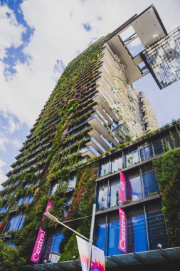 Sydney, Avustralya - 26 Aralık 2014: dış Central Park otel ve alışveriş merkezi olarak Sydney Cbd Broadway yakınındaki