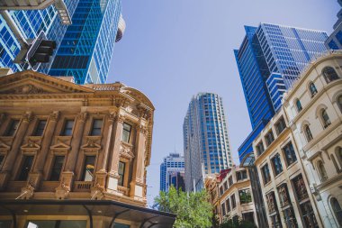 Sydney, Avustralya - 30 Aralık 2014: ayrıntı binalar ve Sydney Cbd Caddesi