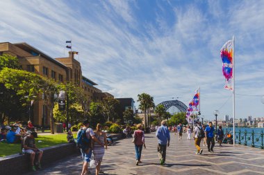 Sydney, Avustralya - 1 Ocak 2015: Sydney Harbour Circular Quay görüldüğü gibi Bridge