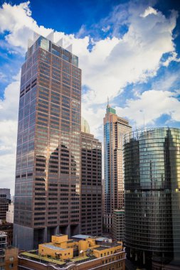 Sydney, Avustralya - 1 Ocak 2015: Circular Quay alan Sydney Harbour, modern yüksek binalar