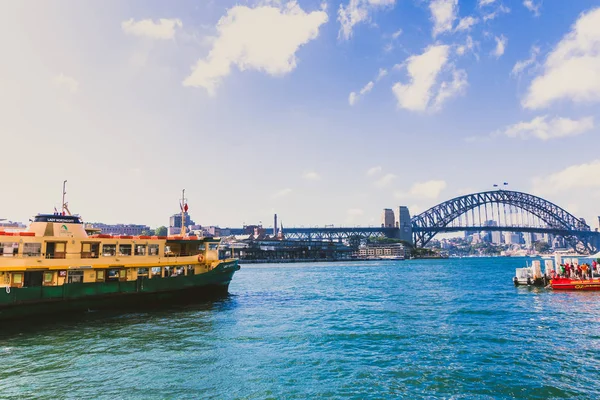 澳大利亚悉尼 2015年1月3日 从圆形码头看到的悉尼海港大桥 — 图库照片