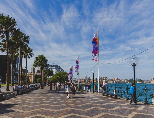 Sydney, Avustralya - 1 Ocak 2015: Sydney Harbour Circular Quay görüldüğü gibi Bridge