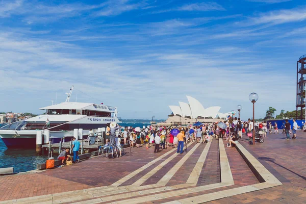 Sydney Australia Stycznia 2015 Tłum Zgromadzonych Rocks Widokiem Nad Sydney — Zdjęcie stockowe