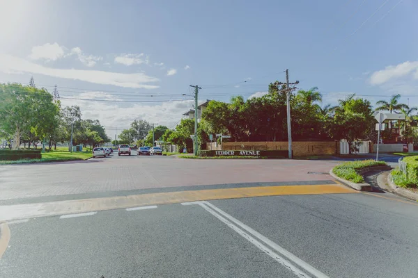 Gold Coast, Avustralya - 7 Ocak 2015: ayrıntı Surfers Paradise Tedder Avenue yakınındaki konut sokakların