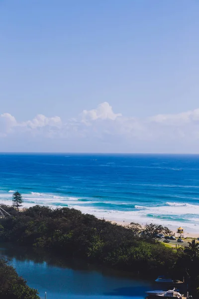 Gold Coast Australia Stycznia 2015 Ocean Spokojny Widokiem Rzekę Surfers — Zdjęcie stockowe