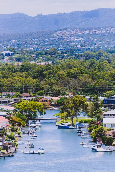 Gold Coast Australia Stycznia 2015 Mieszkalnych Surfers Paradise Wloty Wody — Zdjęcie stockowe