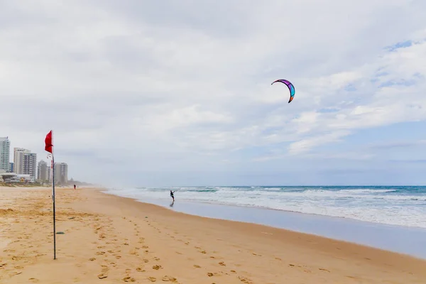 黄金海岸 澳大利亚 2015年1月14日 Kitesurfers 在海滩冲浪者天堂和太平洋海浪 — 图库照片