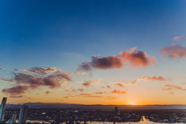 Gold Coast Austrália Janeiro 2015 Intenso Pôr Sol Tropical Sobre — Fotografia de Stock