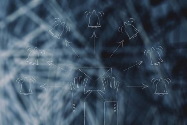 Push bildirimleri ayarlarını ve kavramsal illüstrasyon pazarlama: e-posta zarf bildirim çanlar tarafından çevrili tutan el