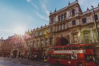 London, Büyük Britanya - 21 Ağustos 2018: Piccadilly Burlington evde cephe Londra şehir merkezinde