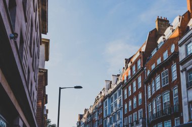 London, Büyük Britanya - 21 Ağustos 2018: mimaride Mayfair, Londra şehir merkezinde