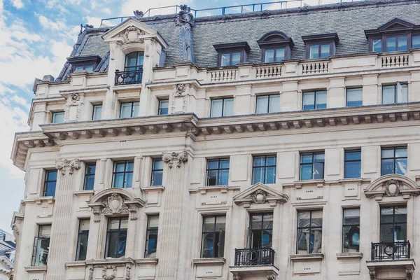 Londra şehir merkezinde ünlü Regent Street London, Büyük Britanya - 13 Ağustos 2018: Mimarlık