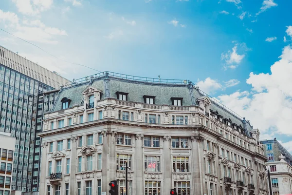 Londra şehir merkezinde ünlü Regent Street London, Büyük Britanya - 13 Ağustos 2018: Mimarlık