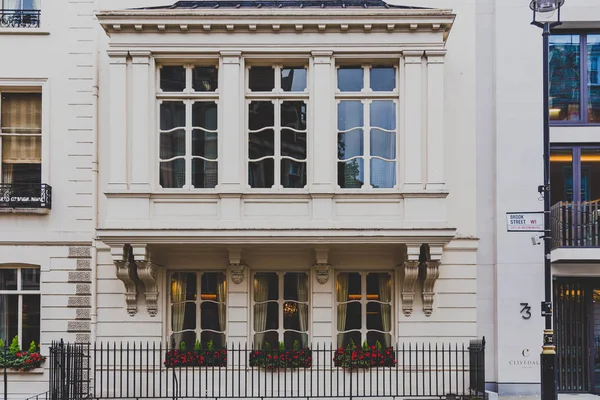London, Büyük Britanya - 22 Ağustos 2018: mimaride Mayfair, Londra şehir merkezinde