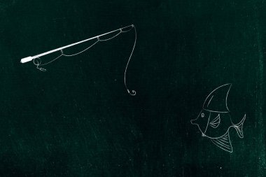 olta balık sahte köpekbalığı yüzgeci giymiş önünde