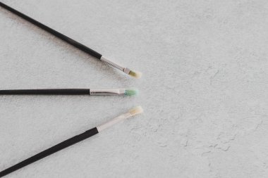 Beton yüzeyi ile boşaltmak metniniz için boya fırçaları