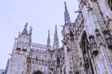 Milano, İtalya - 5 Aralık 2018: mimari detay Duomo Katedrali Milano'nun şehir merkezinde